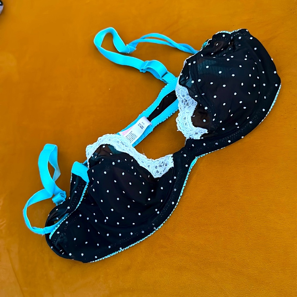 Victoria’s Secret Unlined Lacy Bra. Black Lace.